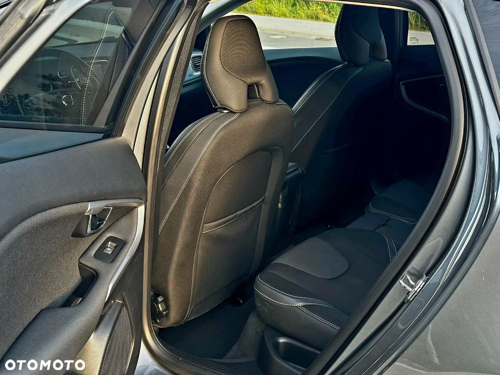 Volvo V40 D2 - 17