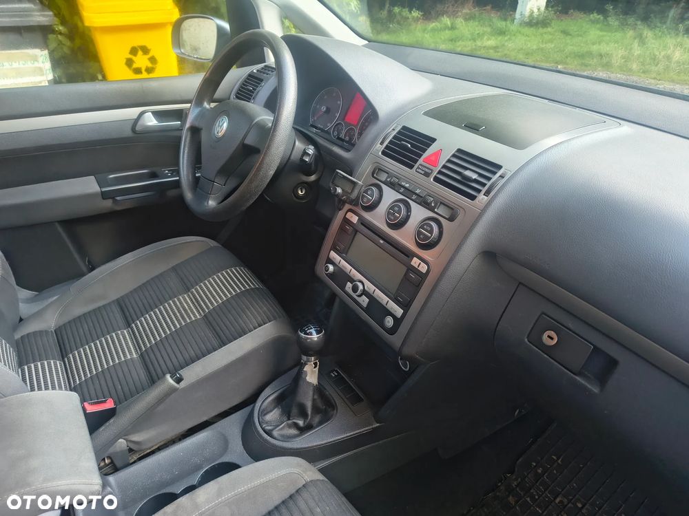 Volkswagen Touran - 6