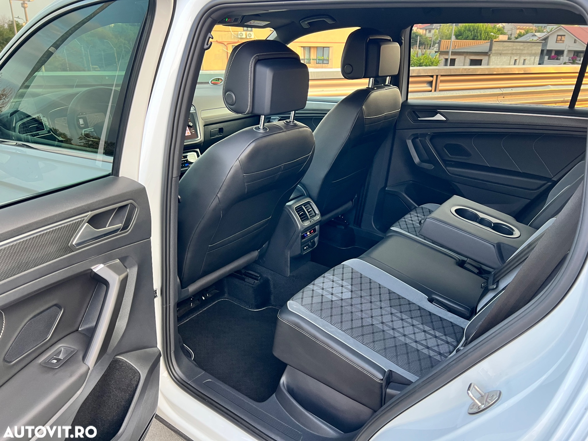 Volkswagen Tiguan Allspace 2.0 TDI 4Mot DSG R-Line - 6