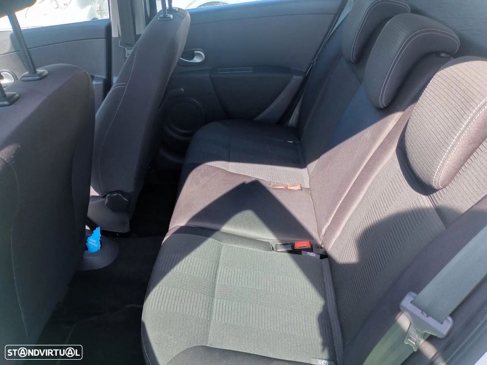 Renault Clio 1.5 dCi Dynamique S - 11