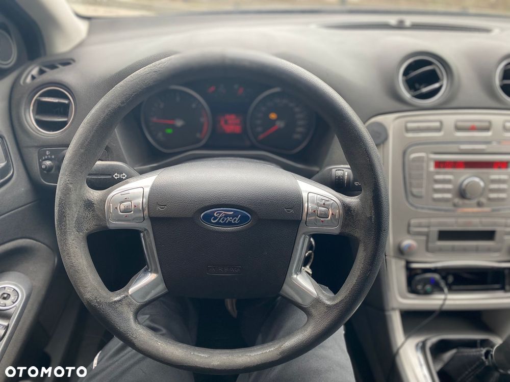 Ford Mondeo 1.8 TDCi Ambiente - 13