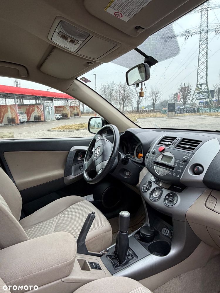 Toyota RAV4 ver-2-0-active-4x2 - 7