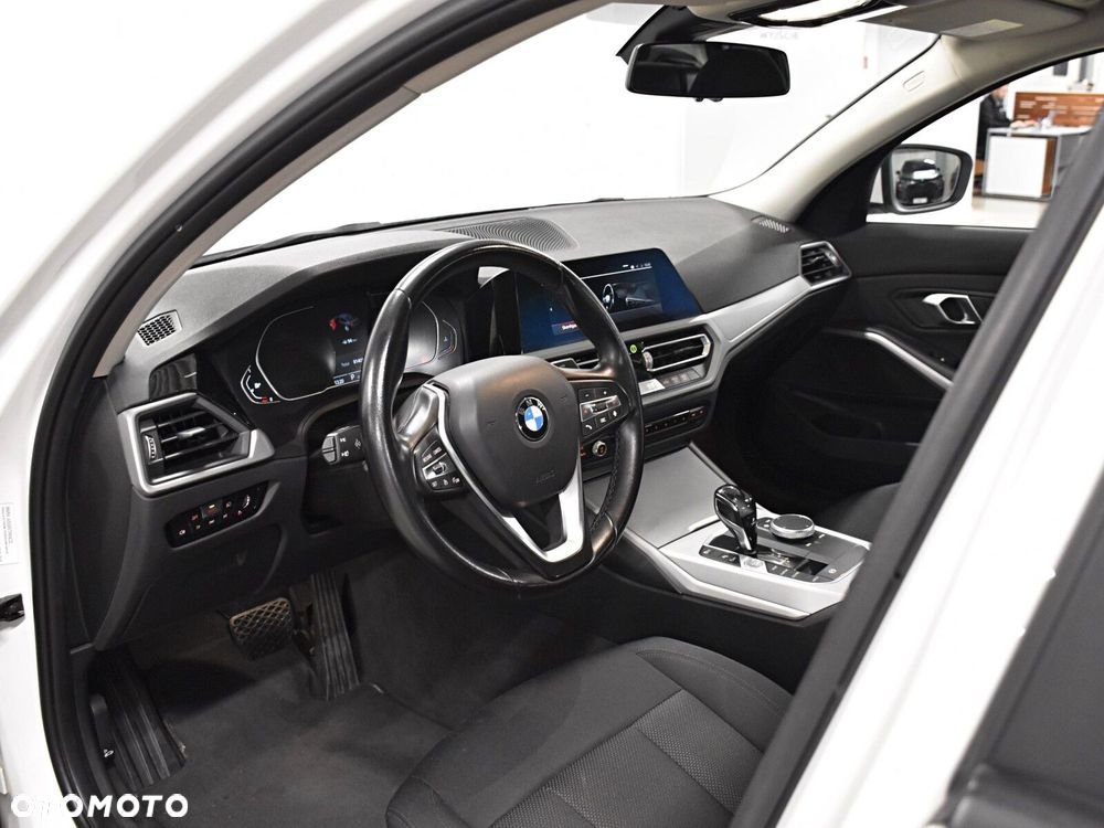 BMW Seria 3 318i Advantage - 10