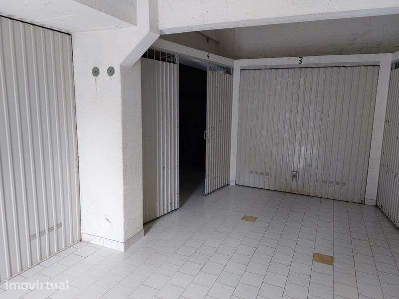 Alugo garagem com 20 mt quadrados - Grande imagem: 2/2