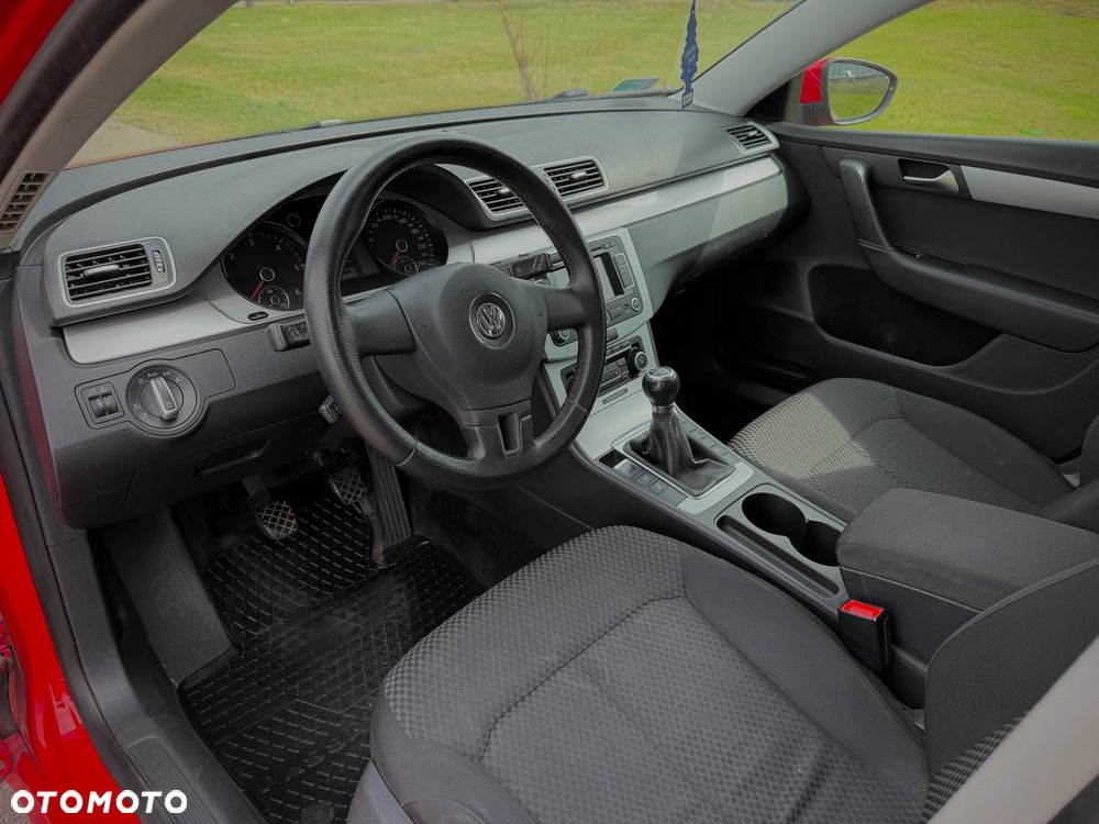 Volkswagen Passat 1.6 TDI DPF BlueMot Trendline - 5