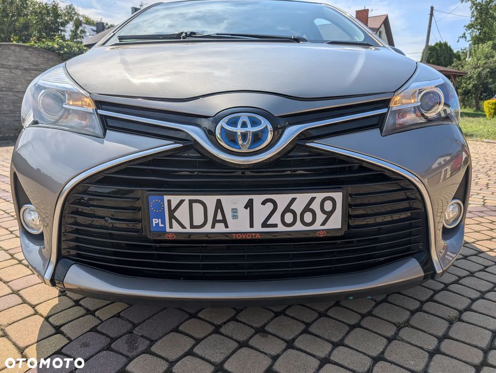 Toyota Yaris Hybrid 100 Premium - 4