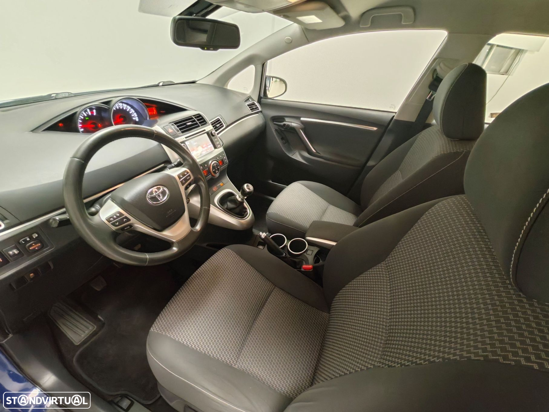 Toyota Verso 1.6 D-4D 5L S&S Comfort - 29