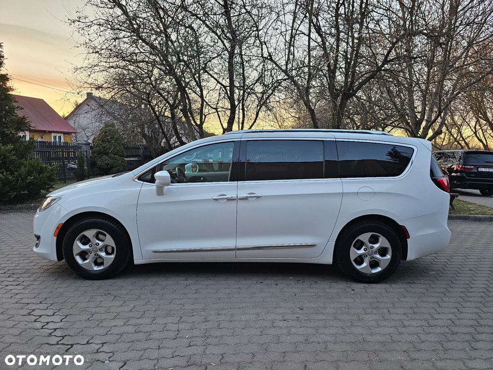 Chrysler Pacifica - 5