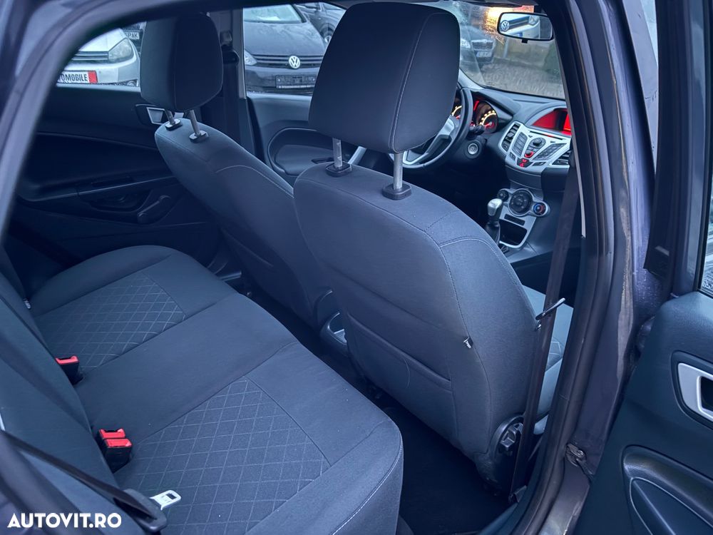 Ford Fiesta 1.25 Ghia - 9