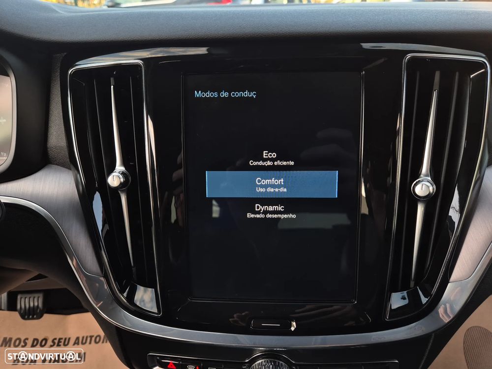 Volvo V60 2.0 D3 Momentum Plus - 26