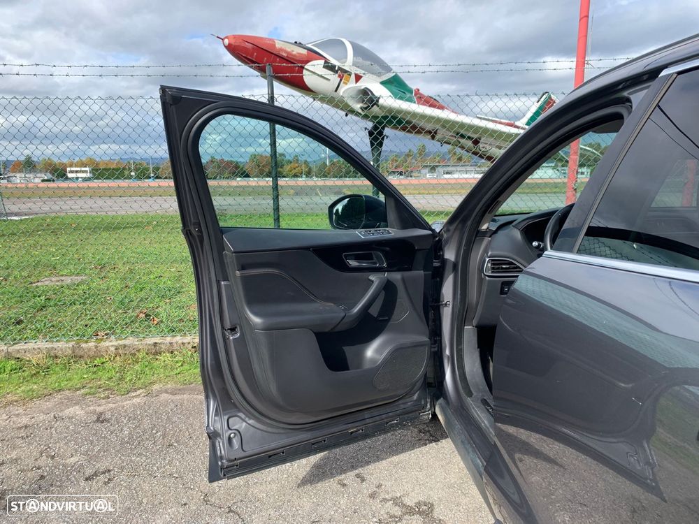 Jaguar F-Pace 2.0 i4D R-Sport Aut. - 36