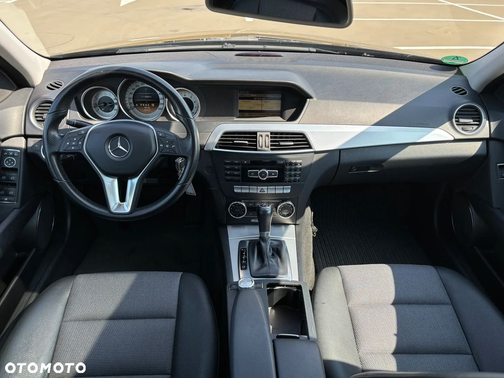 Mercedes-Benz Klasa C 180 BlueEFFICIENCY 7G-TRONIC Avantgarde - 21