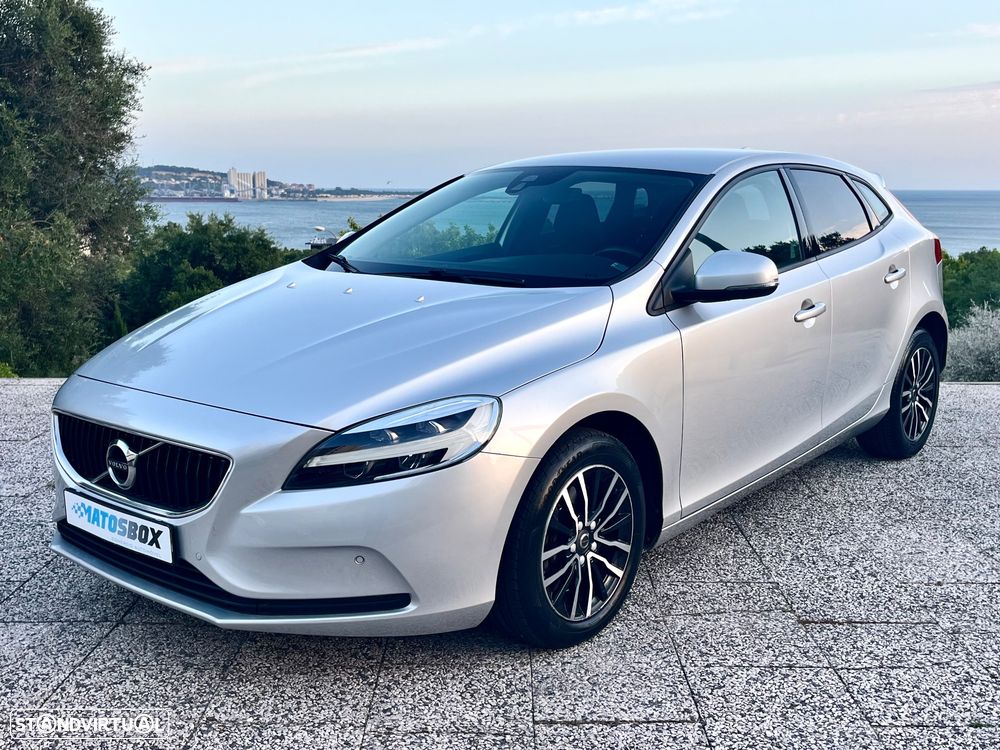 Volvo V40 2.0 D3 Momentum - 1