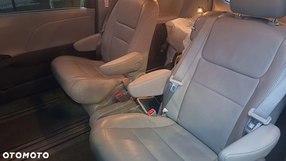 Toyota Sienna - 20