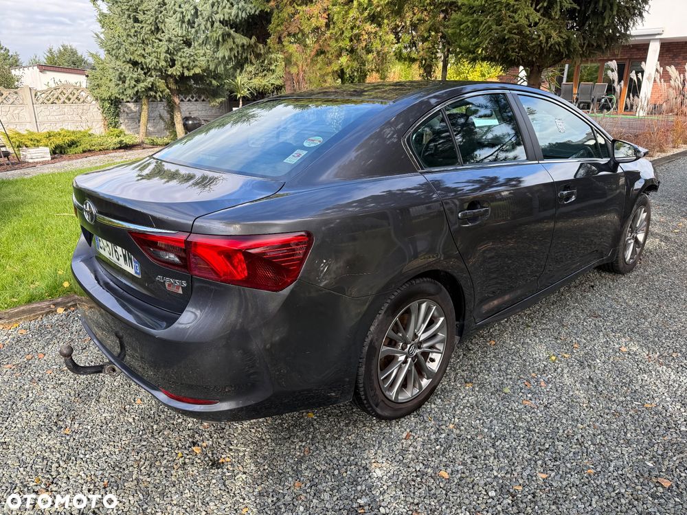 Toyota Avensis 1.6 Premium - 11