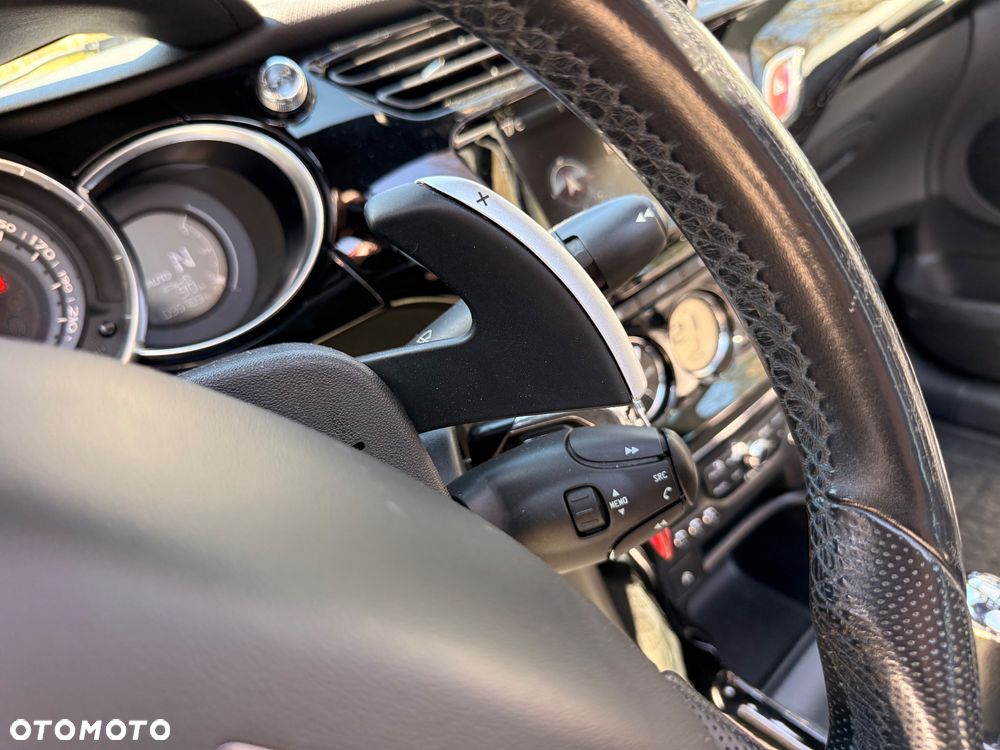 Citroën DS3 e-HDi 90 FAP ETG6 SoChic - 24