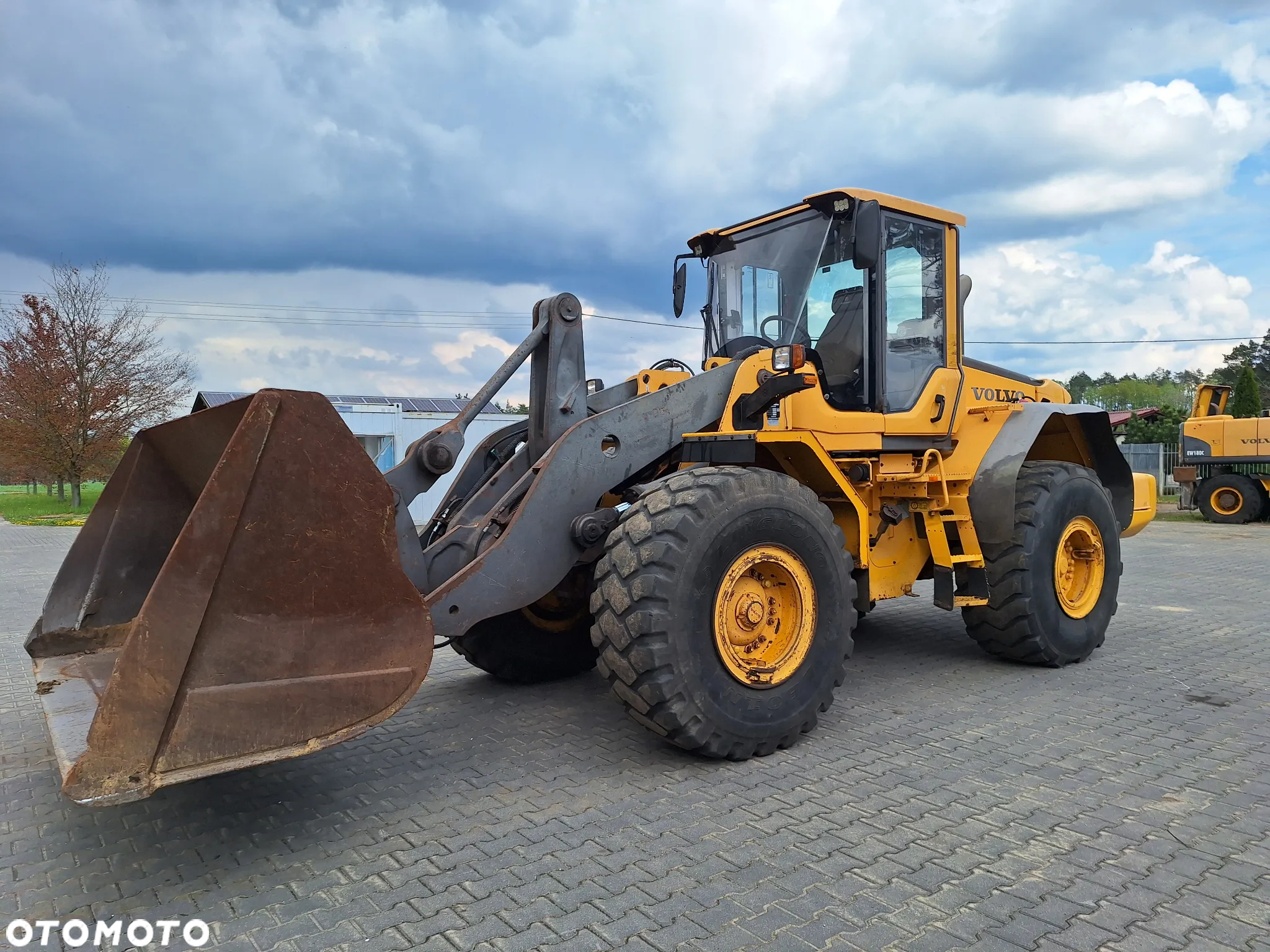 Volvo L120F - 4