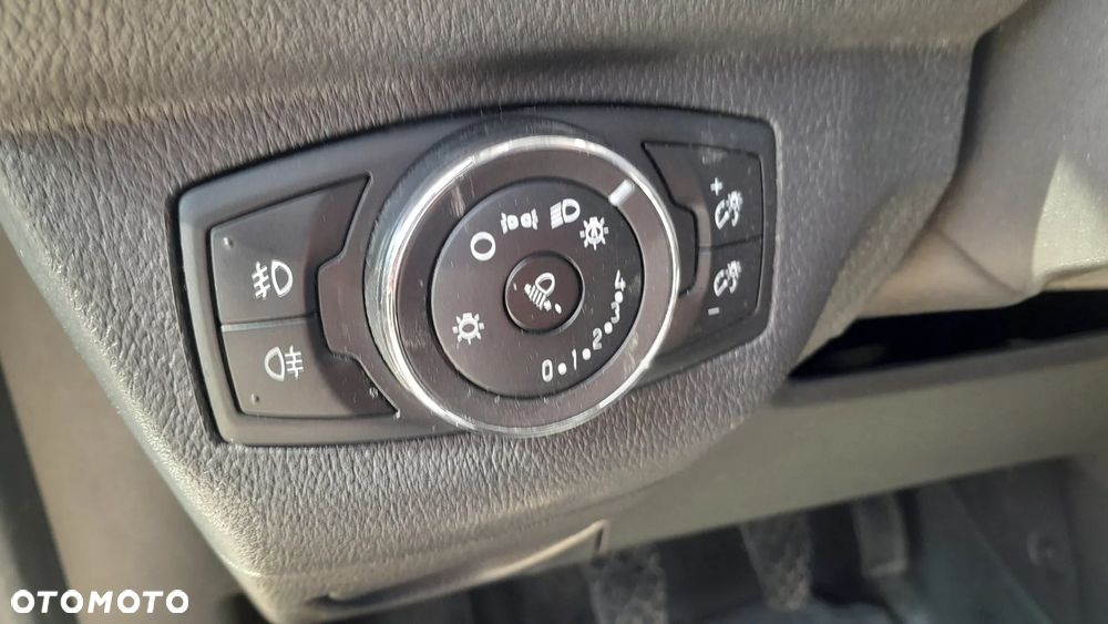 Ford Transit Courier - 10