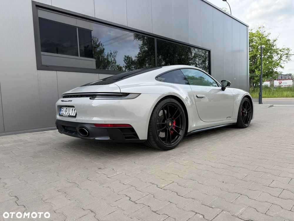 Porsche 911 Carrera GTS - 6