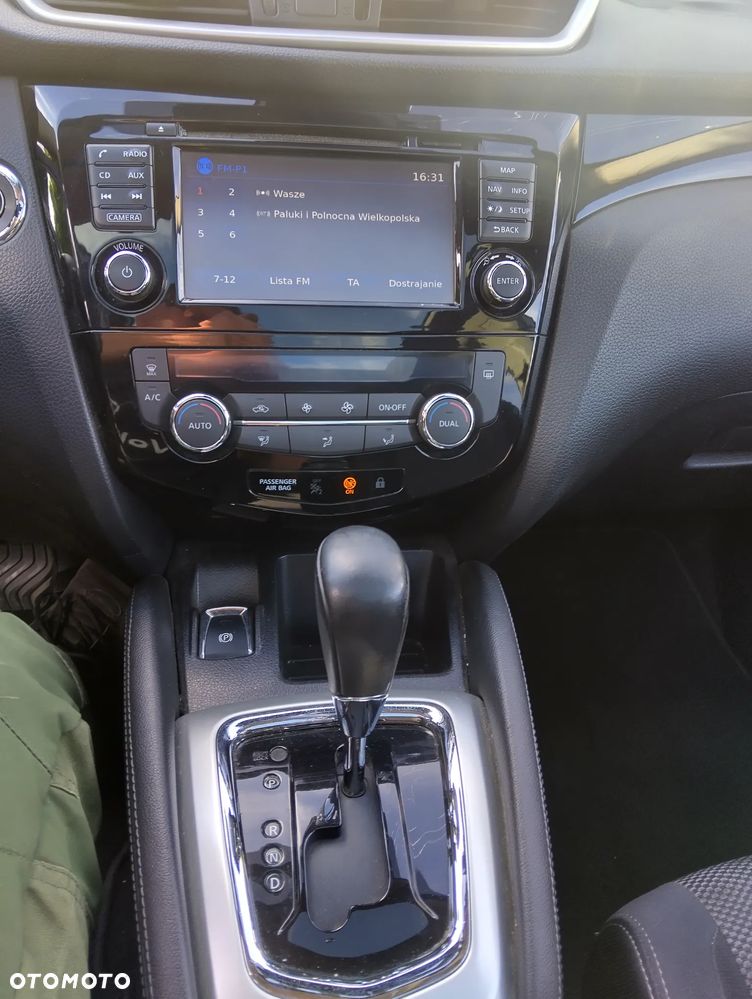 Nissan Qashqai 1.6 DCi Xtronic TEKNA - 26