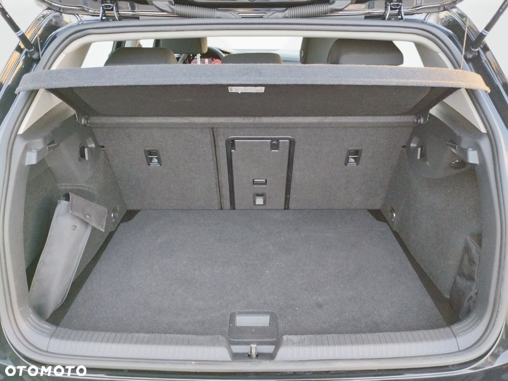Volkswagen Golf 1.5 eTSI Style DSG - 21