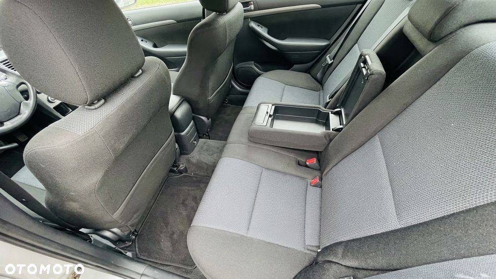 Toyota Avensis 2.0 D-4D Sol - 6