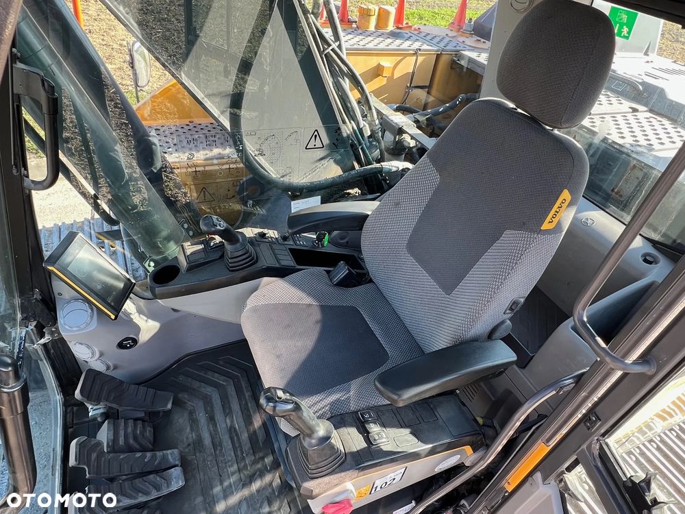 Volvo 2017r VOLVO EC 220EL - 6