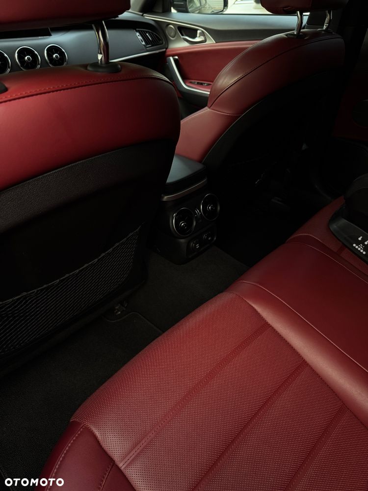 Kia Stinger 3.3 T-GDI V6 GT AWD - 36