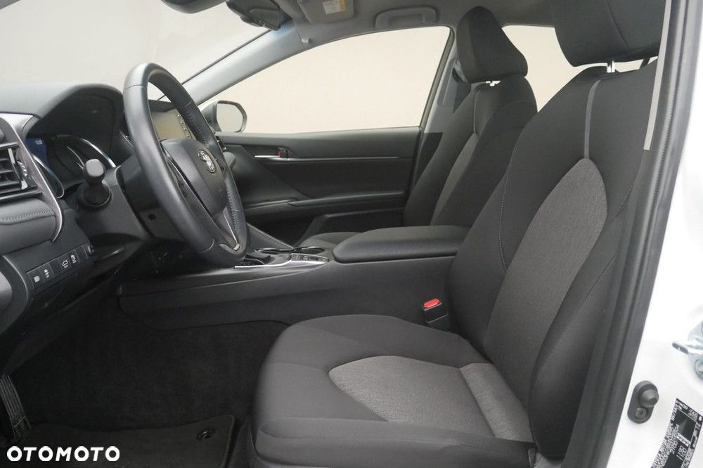 Toyota Camry 2.5 Hybrid Comfort CVT - 12