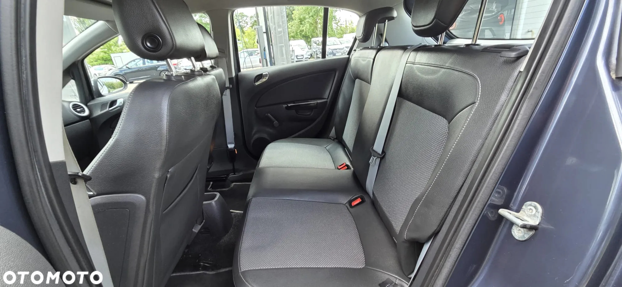 Opel Corsa 1.4 16V Cosmo - 30