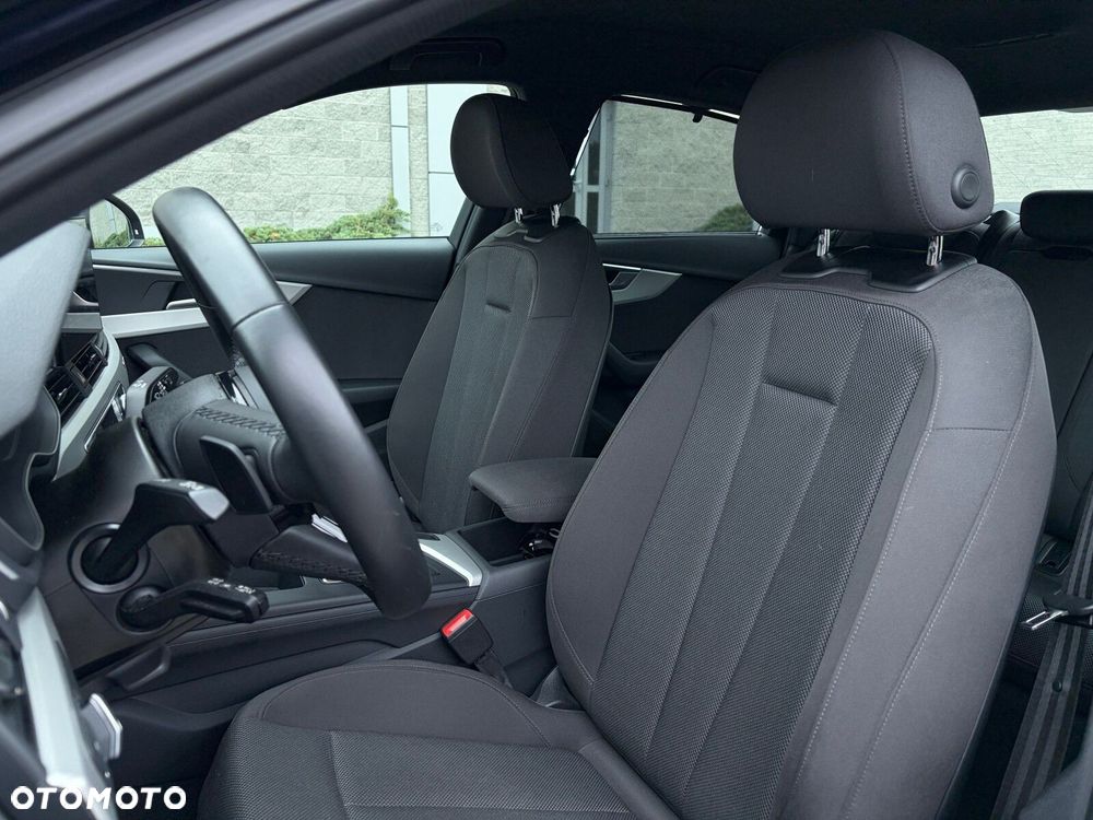 Audi A4 Limousine - 12