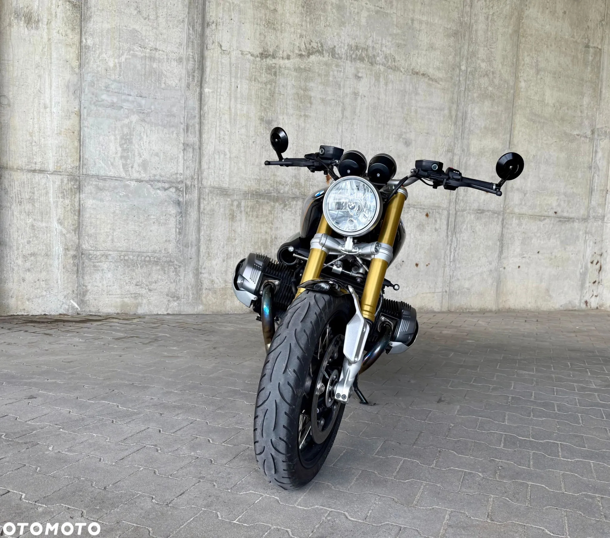 BMW R - 8
