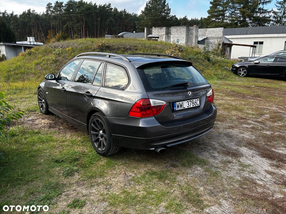 BMW Seria 3 320d DPF Touring - 10