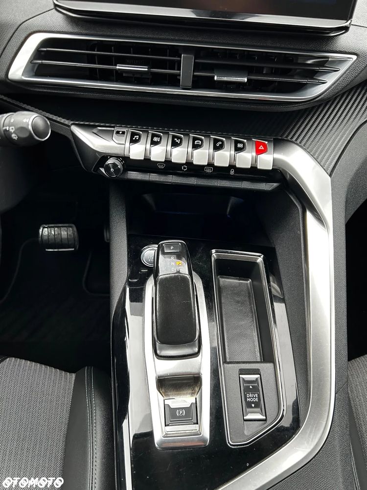 Peugeot 3008 225 e-EAT8 Allure - 33