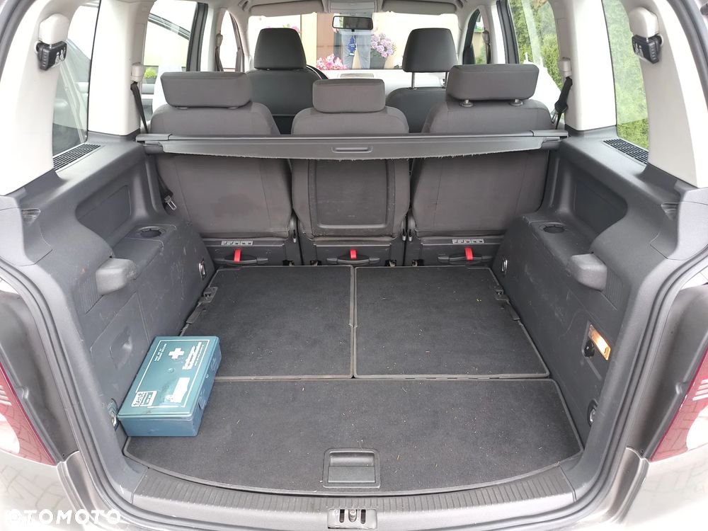 Volkswagen Touran 1.9 TDI Q-Line - 12