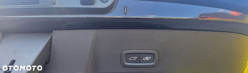 Volvo XC 40 B4 Plus Black Edition - 26