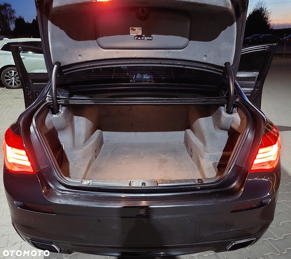 BMW Seria 7 740Li - 27