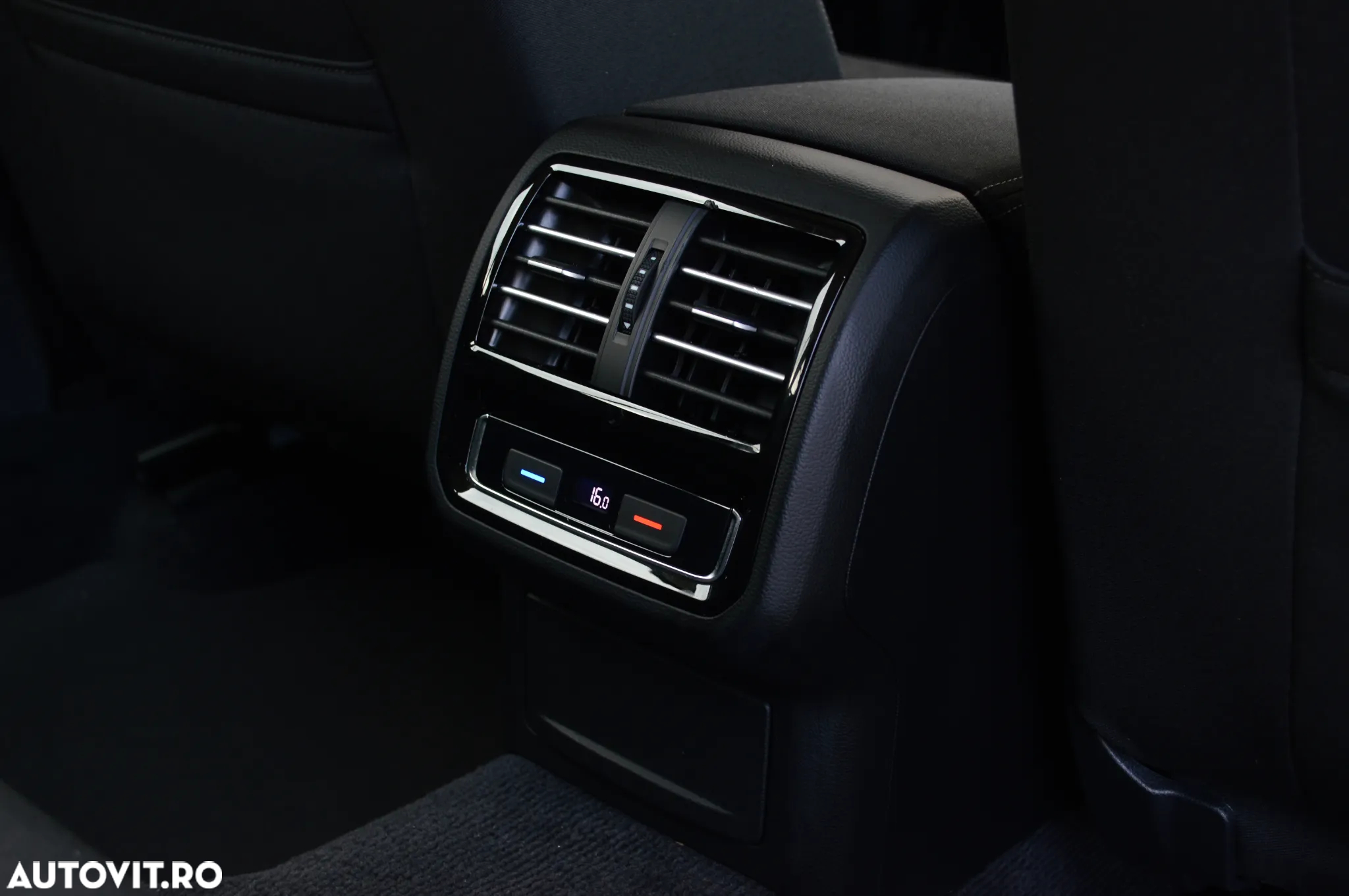 Volkswagen Passat Variant 2.0 TDI DSG Comfortline - 18