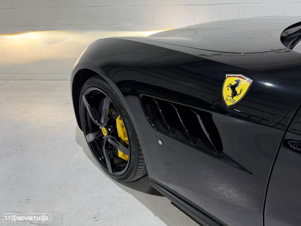 Ferrari GTC4 Lusso - 24