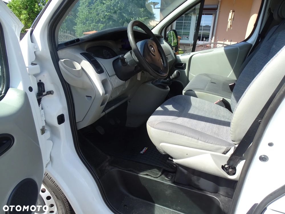 Opel Vivaro 2,0 DTI -90 KONI ,Klimatyzacja ,L1 H1 ,HAK, Zarejestrowany ,Paka długa 2,40m - 6