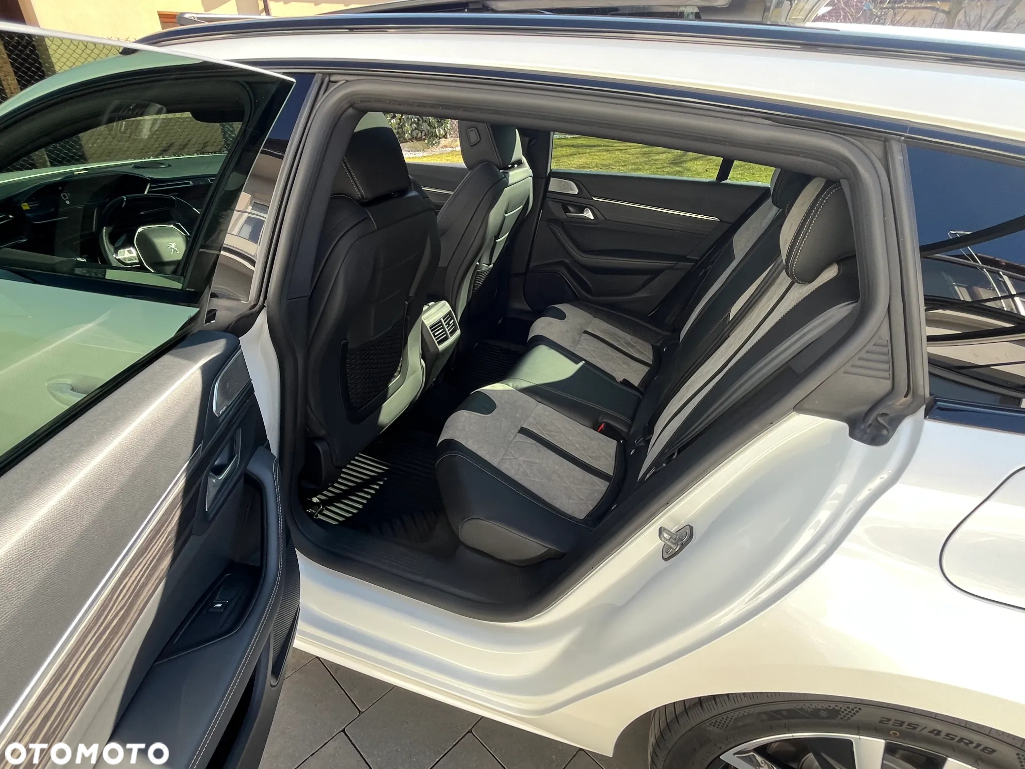 Peugeot 508 SW Plug-In Hybrid 225 e-EAT8 GT - 23