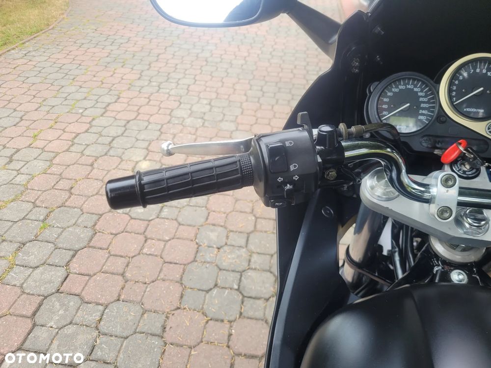 Yamaha FZS - 24