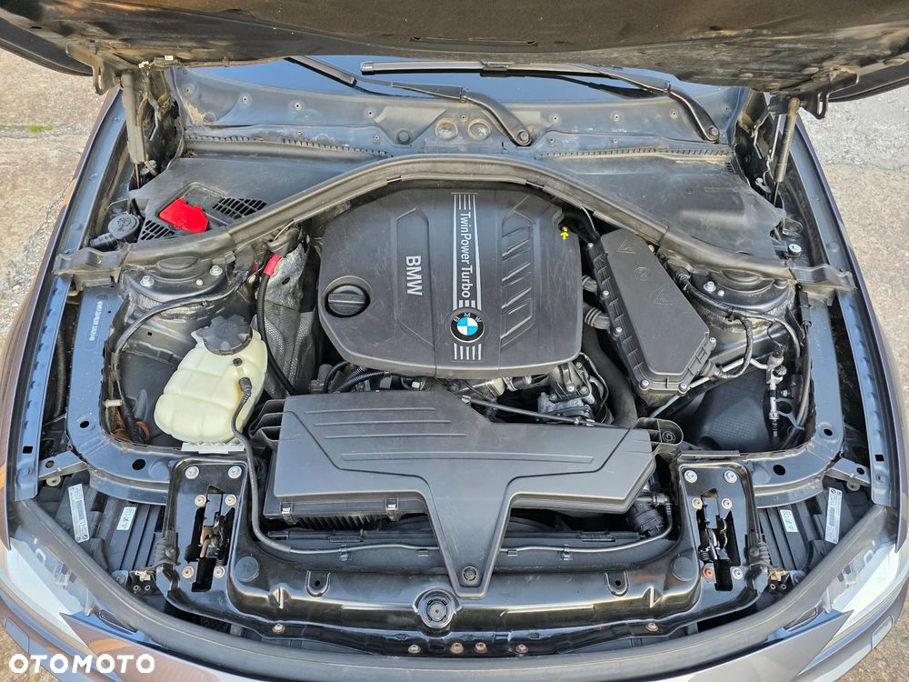 BMW Seria 3 318d DPF Edition Sport - 35