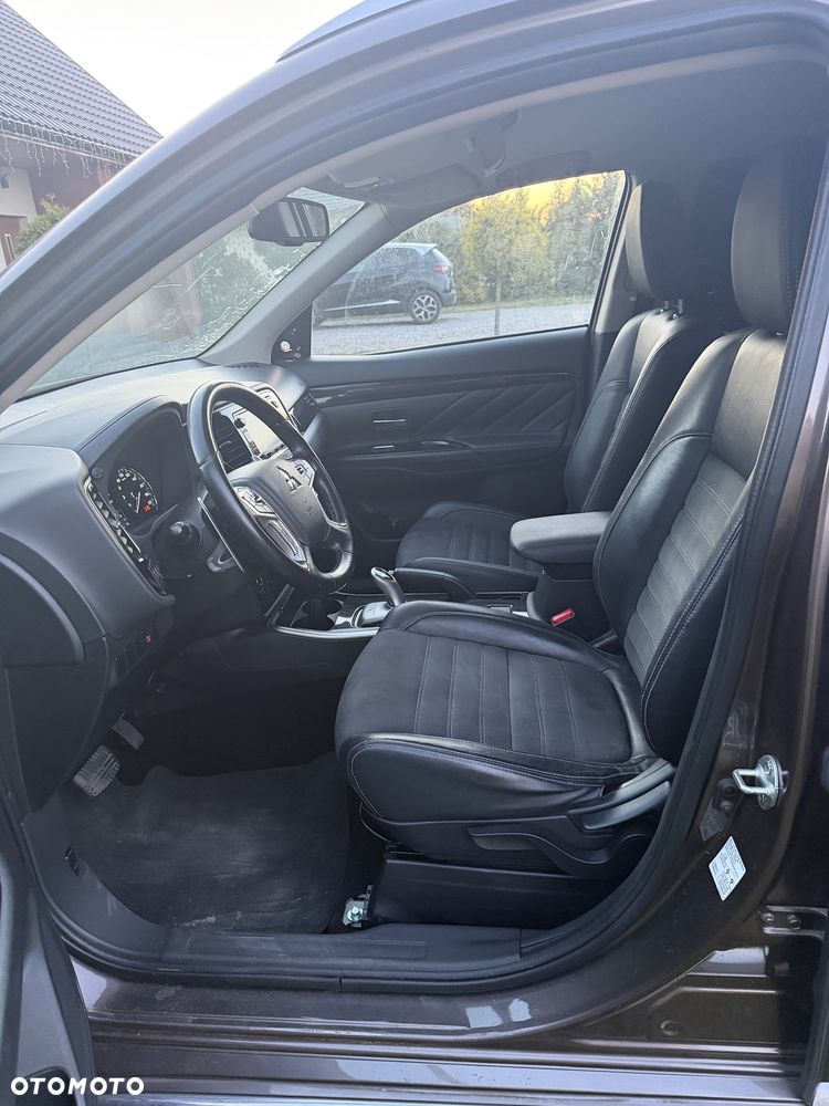 Mitsubishi Outlander Instyle NAVI + - 20