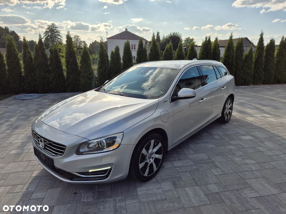 Volvo V60 D6 AWD Plug-in Hybrid Summum - 2
