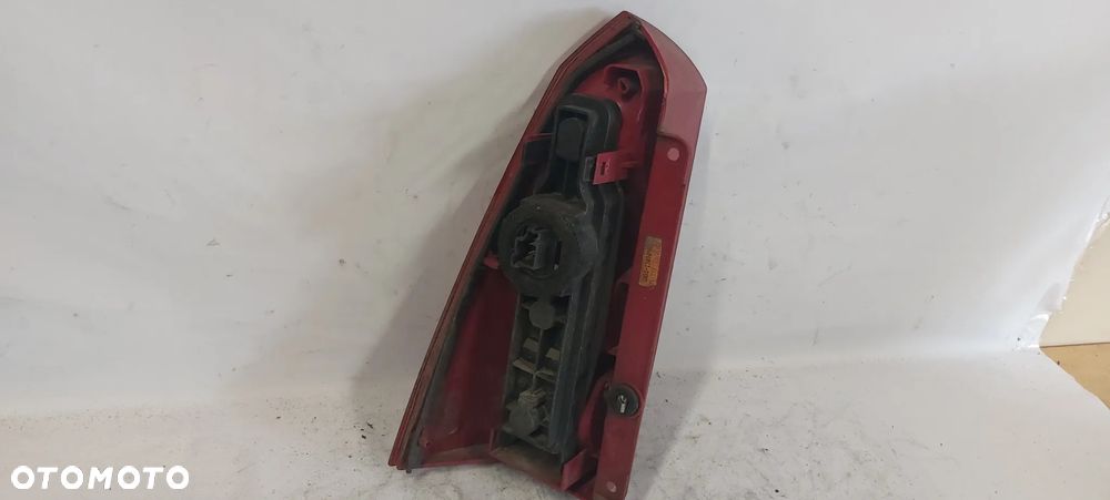 .  TYL TYLNA LAMPA PRAWA FORD FOCUS MK1 KOMBI - 3