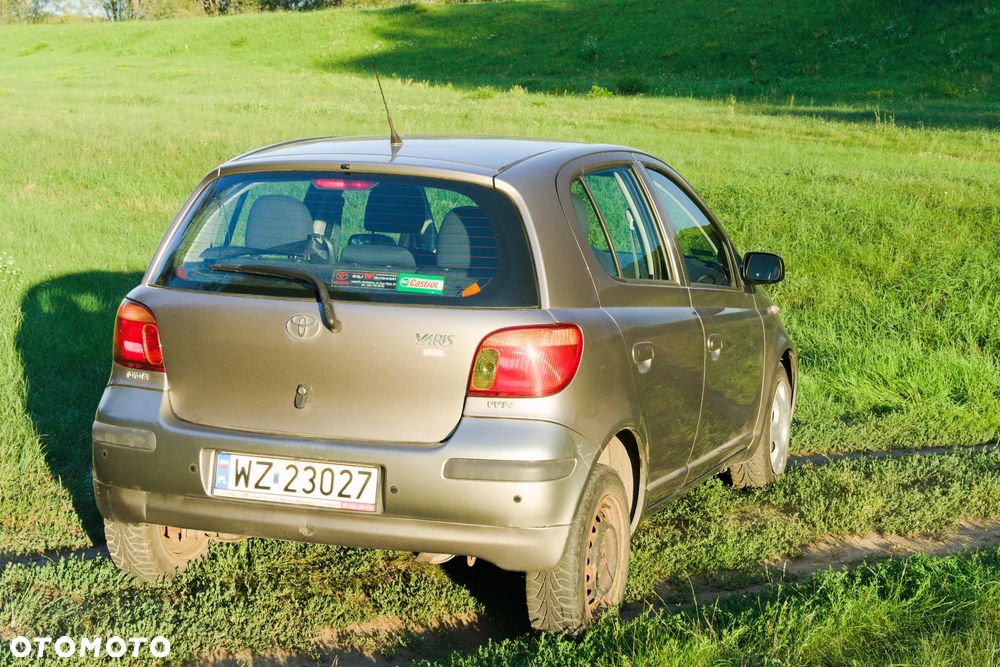 Toyota Yaris 1.0 Base - 6