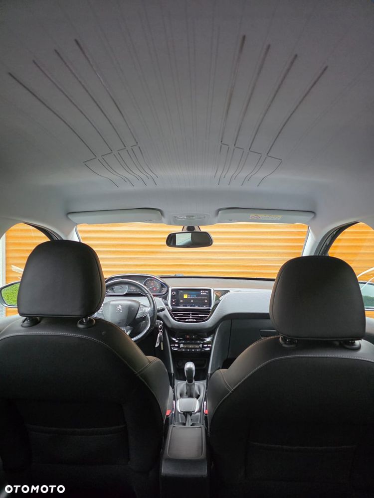 Peugeot 2008 1.2 Pure Tech Allure S&S - 14