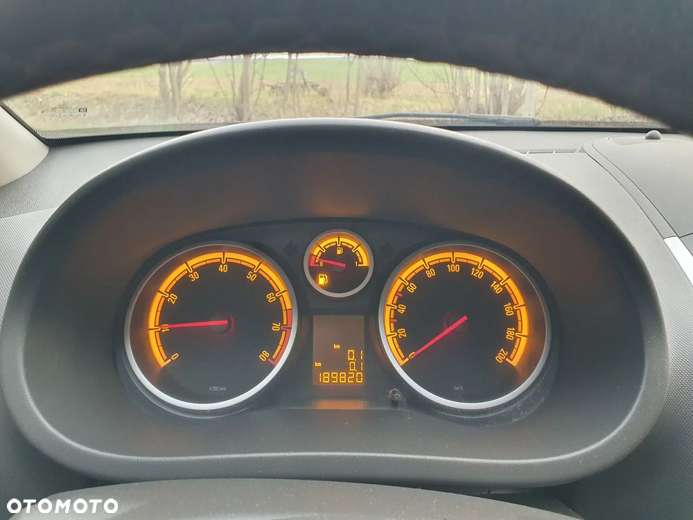 Opel Corsa 1.4 16V 150 Jahre - 12