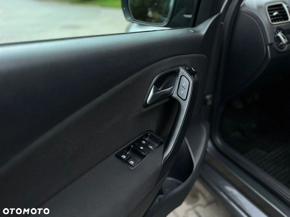 Volkswagen Polo 1.6 TDI Blue Motion Technology Comfortline - 11